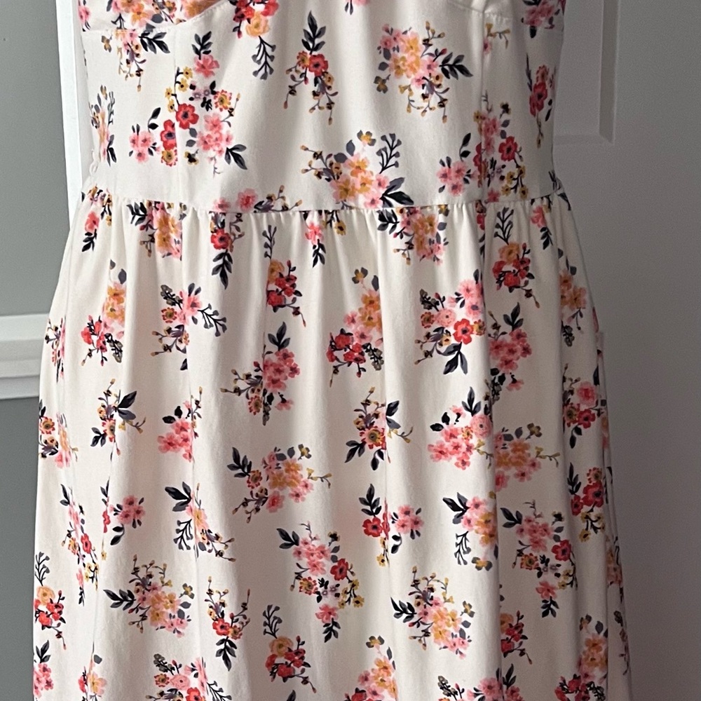 Floral Ruched Dress - Picture 4 of 4